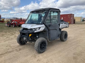 Main image Can-Am Defender